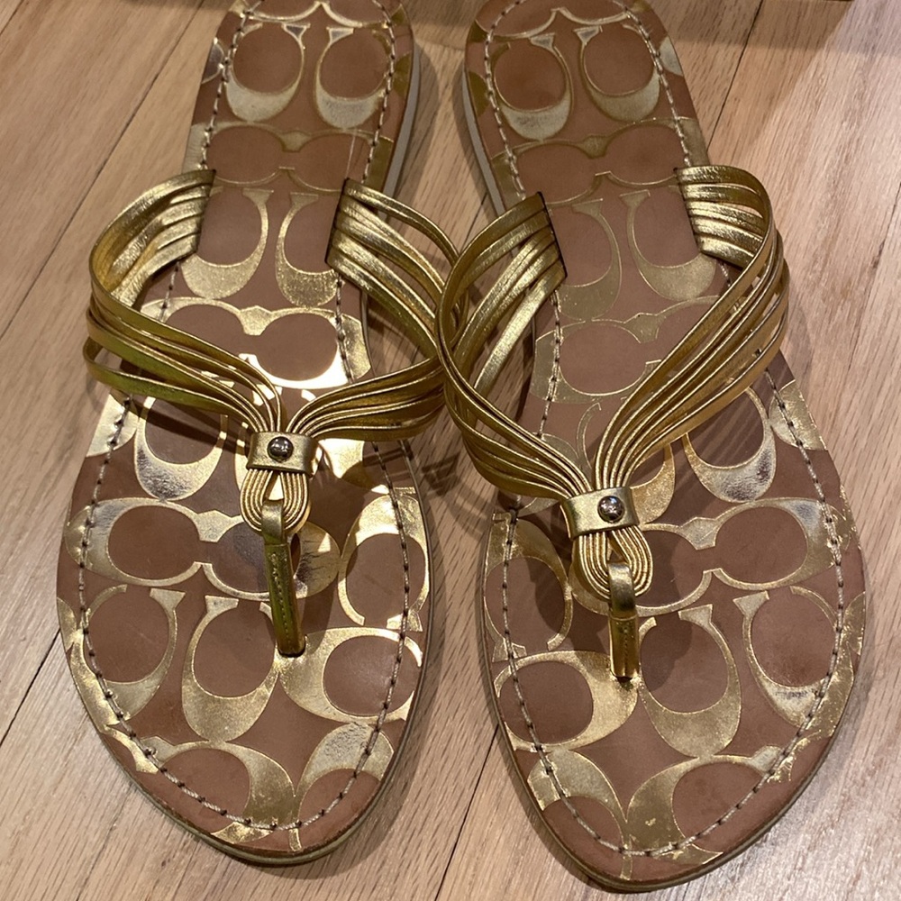 Coach gold flip flops - Picture 4 of 4